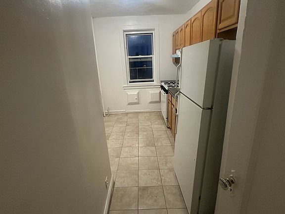 5th image of 42 Park Ave #B33