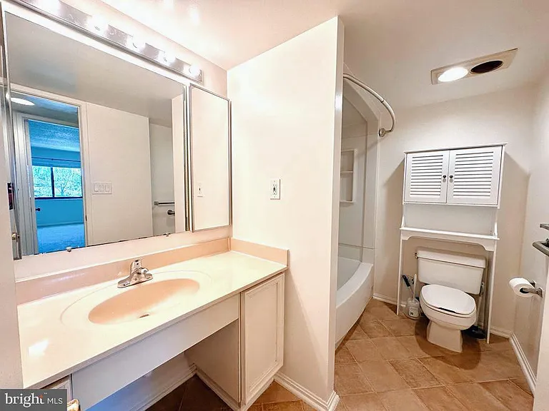 15100 Interlachen Dr #4-111 — Photo 11