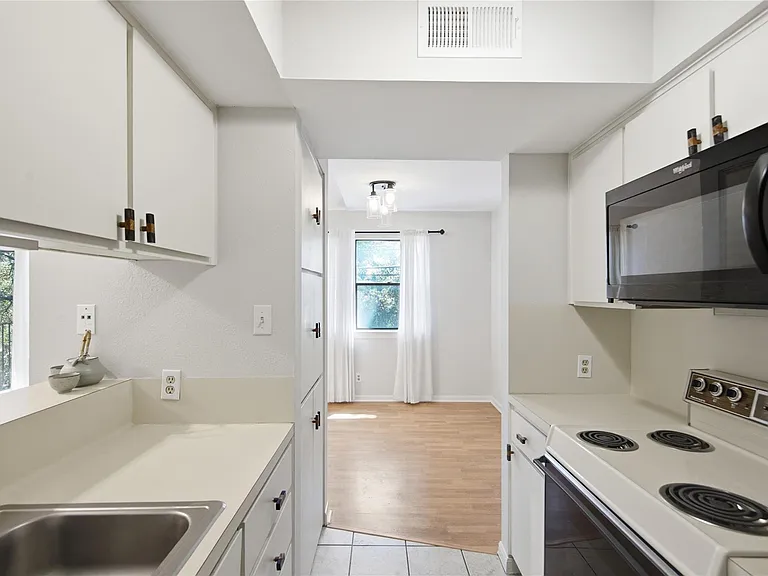 9226 Jollyville Rd #222 — Photo 11