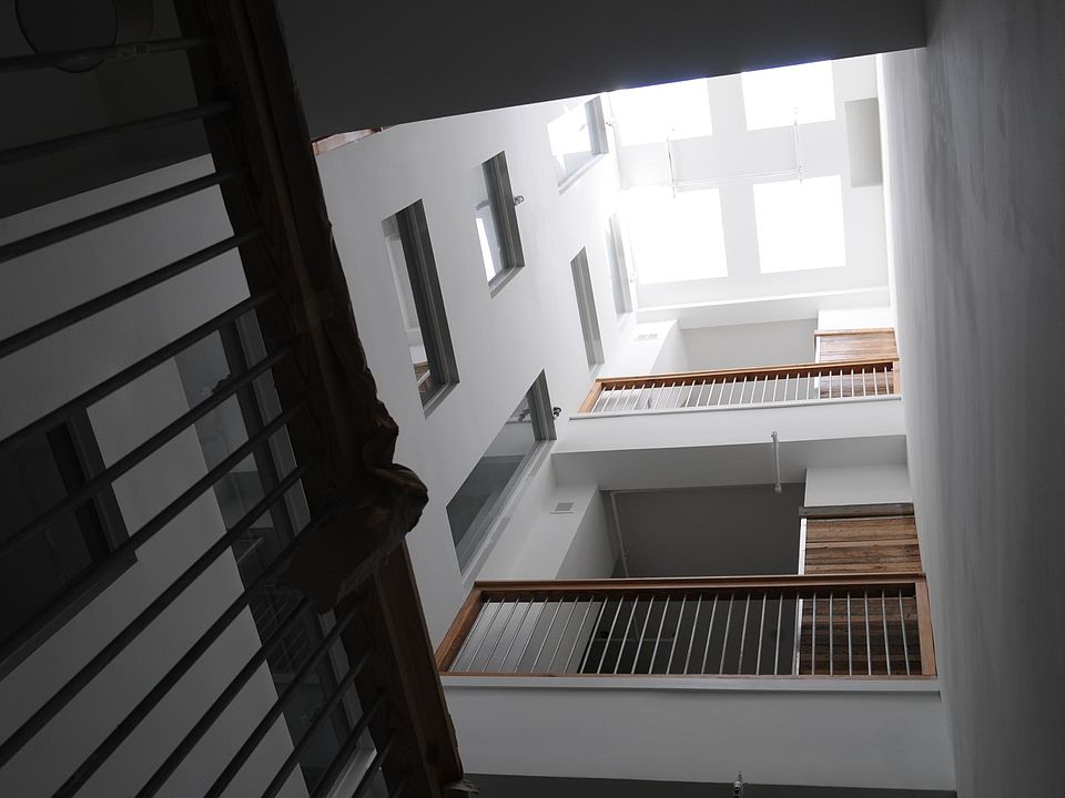 Building Photo 4