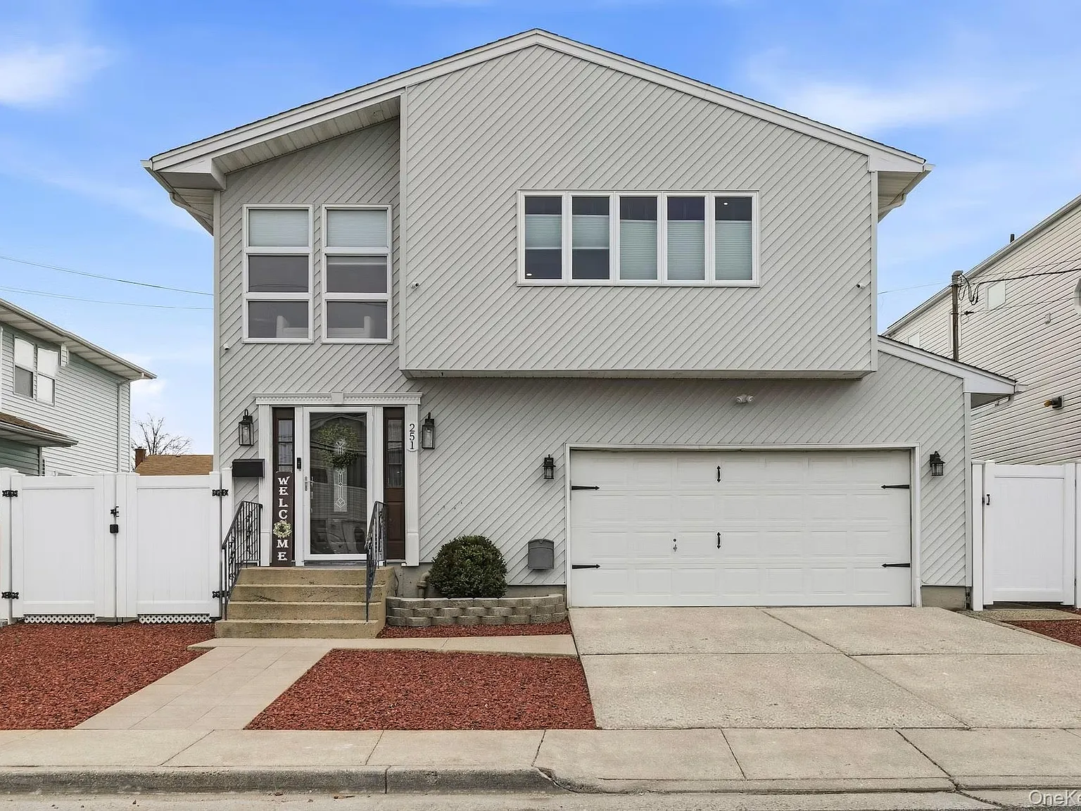 3 bed, 2.0 bath, 2272 sqft, $4,500 — Photo 1
