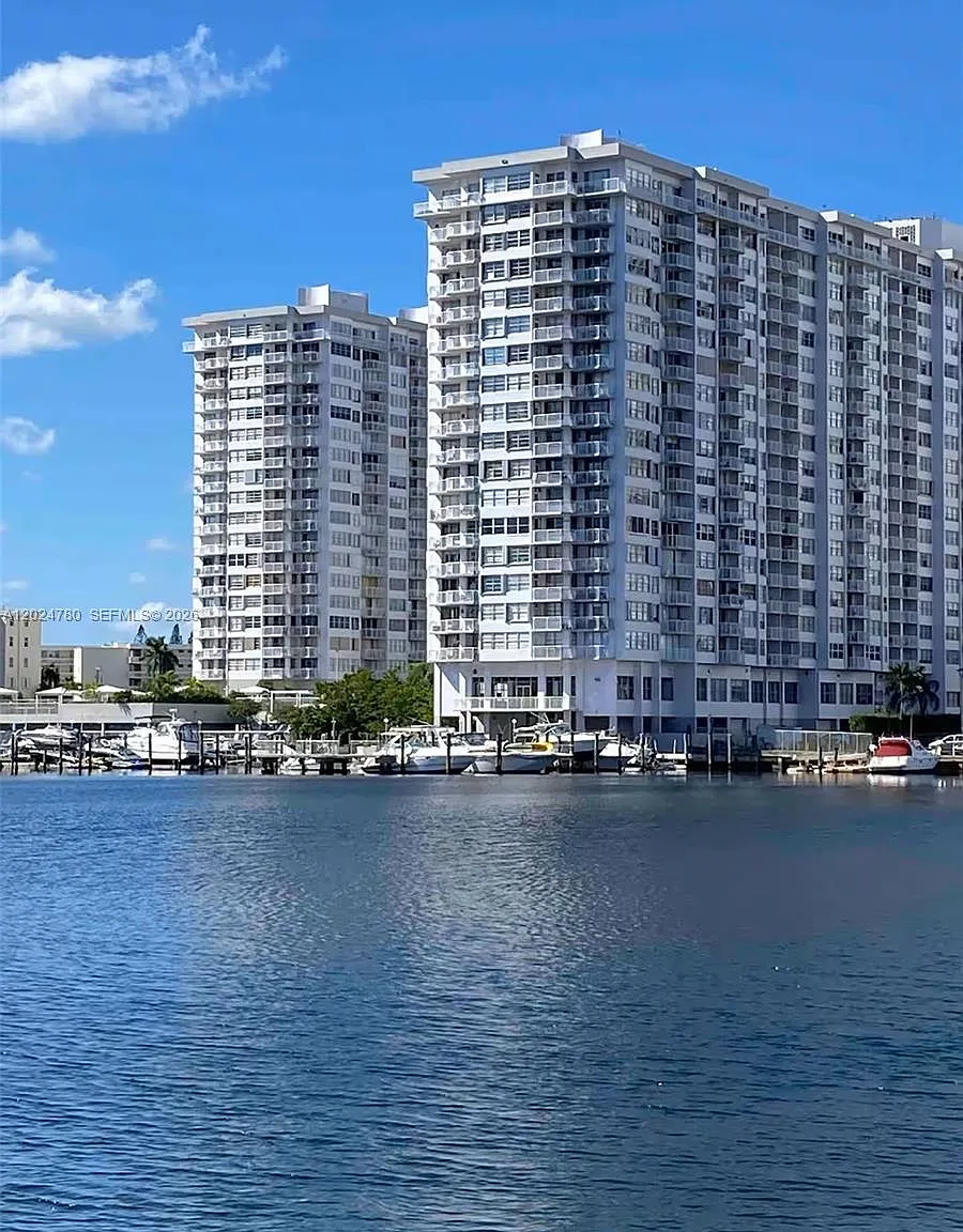 Del Prado Marina — Photo 2