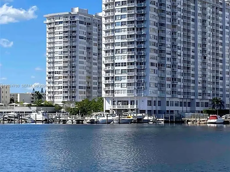 18081 Biscayne Blvd #1904 — Photo 2