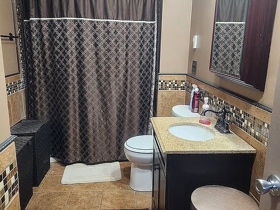 4th image of 716 Fountainhead Dr