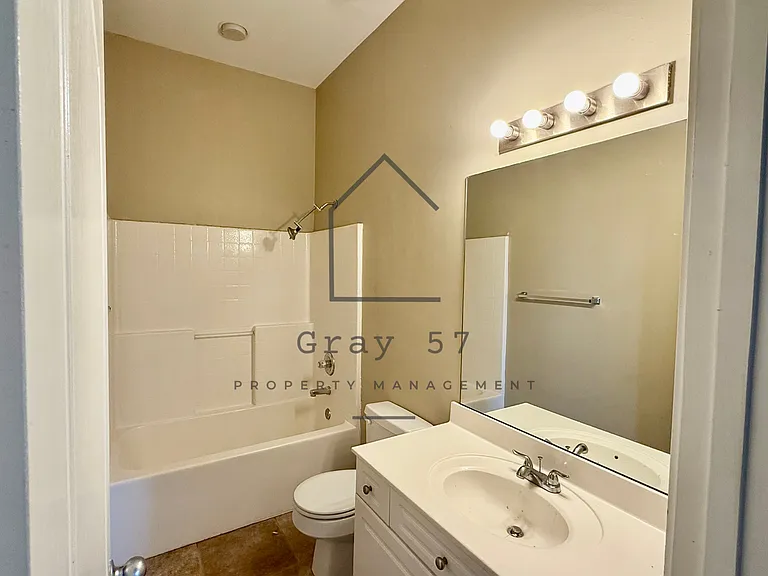 2071 Village Ln — Photo 5