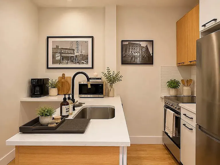 329 E 52nd St #2B — Photo 2