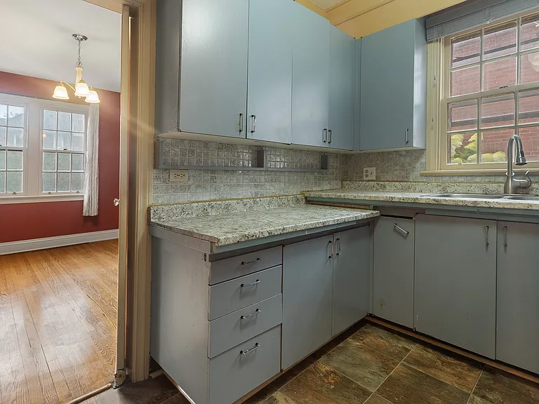 38 Marlborough Ave — Photo 2