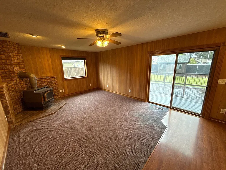 460 SE Conifer Pl — Photo 6