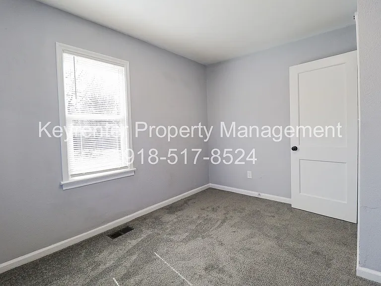 5330 W 2nd St — Photo 21