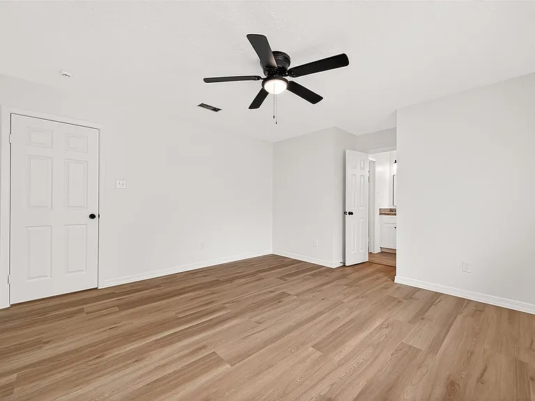 2334 Autumn Springs Ln — Photo 20