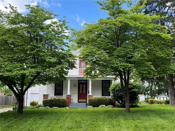 8728 Grandview St, Overland Park, KS 66212