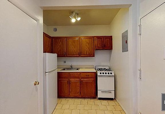 3rd image of 261 7th Ave #2B