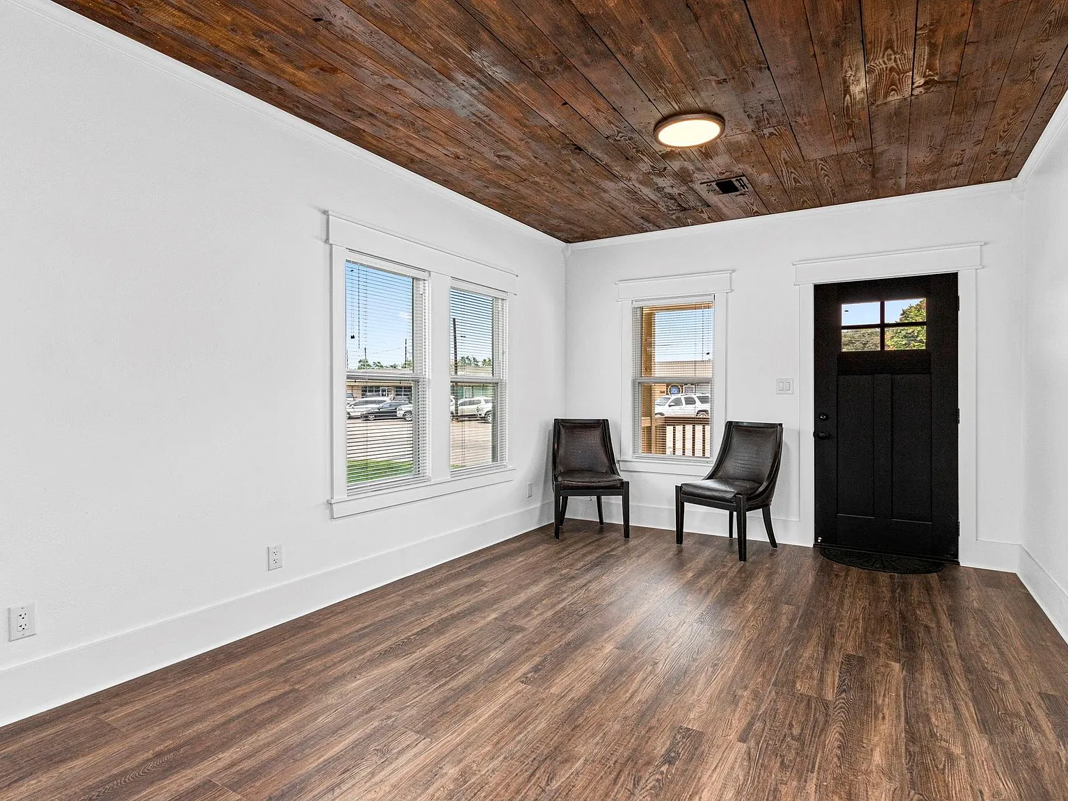 2 bed, 1.5 bath, 1056 sqft, $2,500 — Photo 2