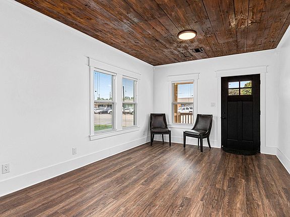 2nd image of 1138 Fannin St