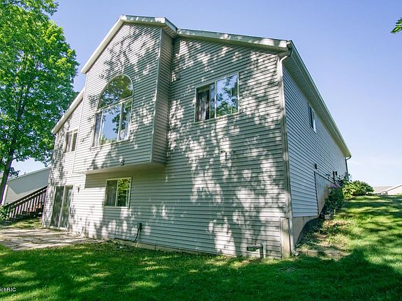 4th image of 2140 Winston View Dr NE