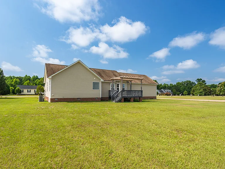 46 Bayberry Ln — Photo 33