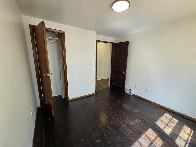 1239 W 5th St #1 — Photo 4