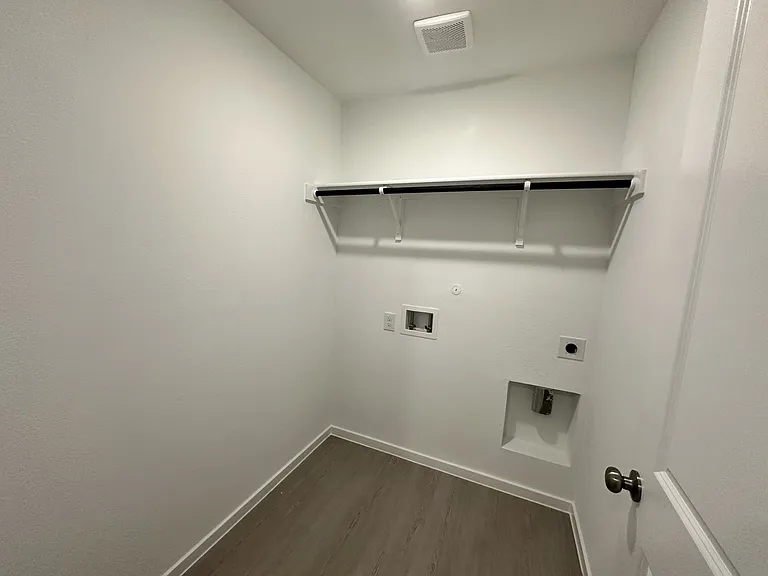3703 Longleaf Dr — Photo 12