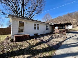 2 N Church St, Grafton, IL 62037