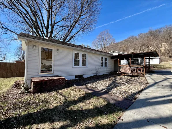 2 N Church St, Grafton, IL 62037