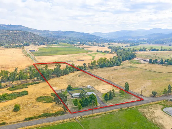784 Meridian Rd, Eagle Pt, OR 97524