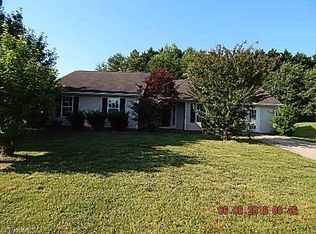 4018 Landerwood Dr, Greensboro, NC 27405