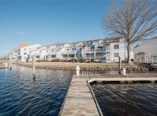171 Harbor Watch Dr, Chesapeake, VA 23320