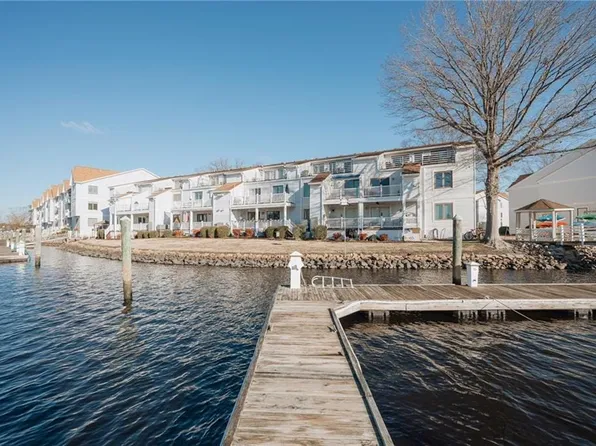 171 Harbor Watch Dr, Chesapeake, VA 23320