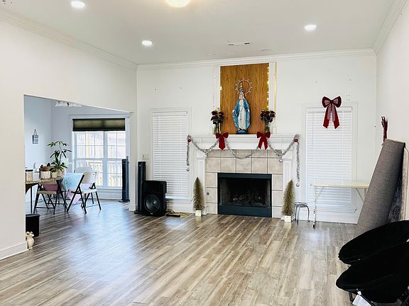 3rd image of 274 Chantilly Ave