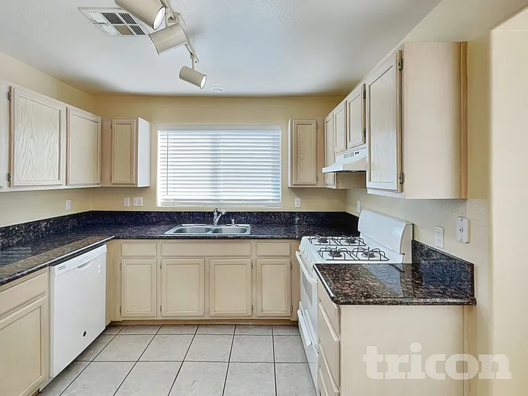 2468 Color Canyon Way — Photo 5