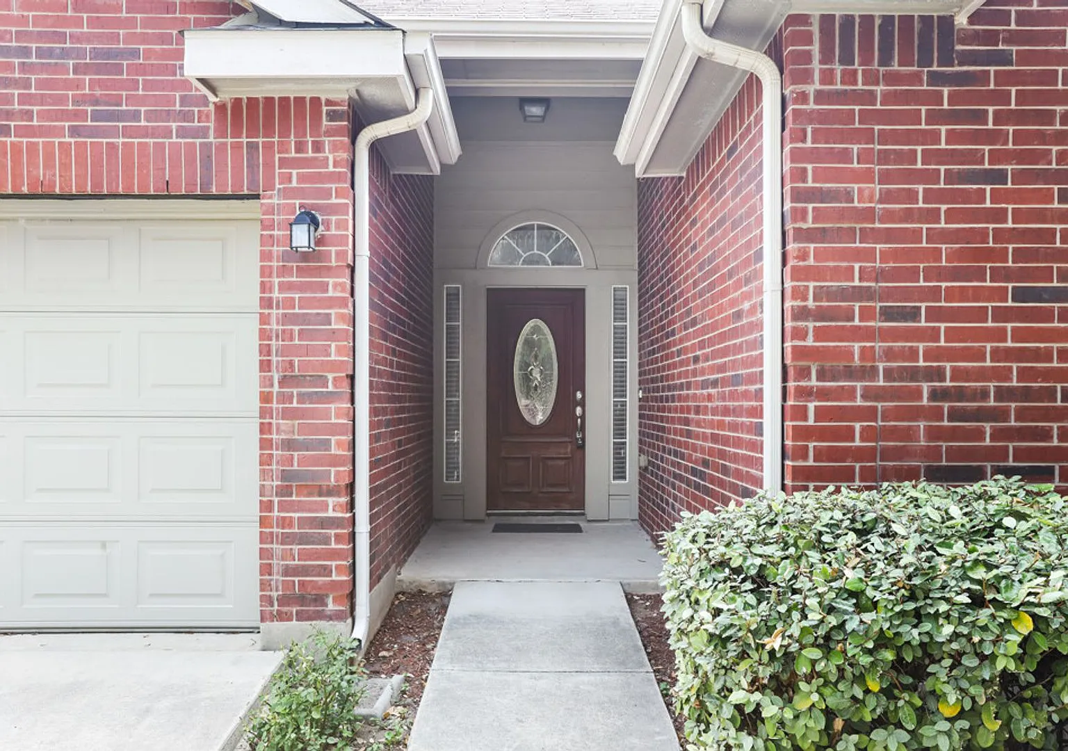 Single-Story Comfort with a Spacious Backyard & Covered Patio — Photo 3