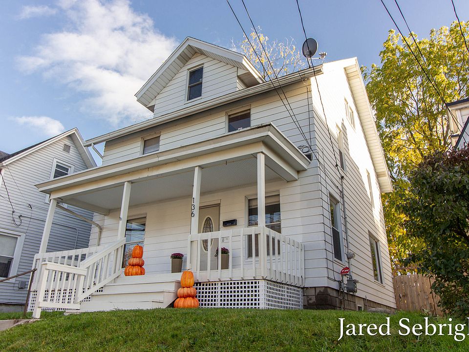 1st image of 136 Page St NE
