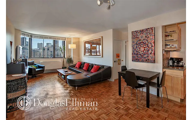 Rented by Douglas Elliman | media 38