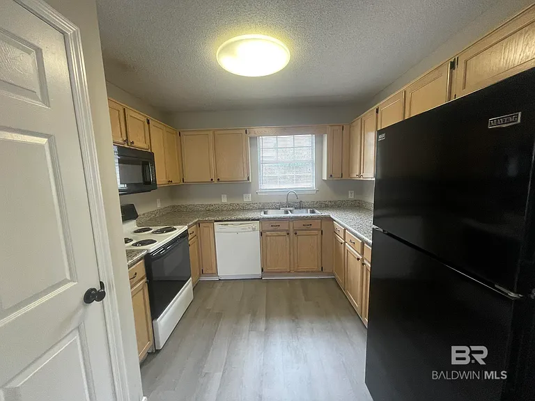 706 Crystal Wells Ct N — Photo 4