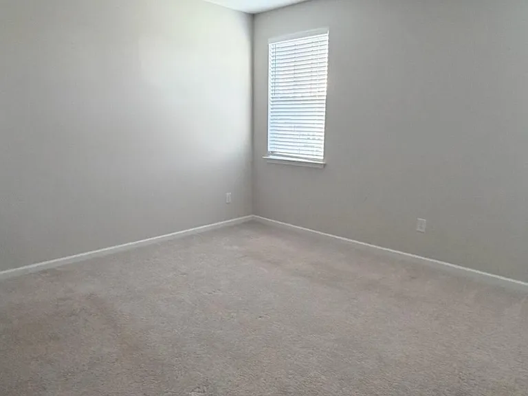 1221 Commack Dr — Photo 18