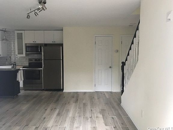 4th image of 10 Hagermans Ln