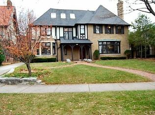 2715 N Lake Dr, Milwaukee, WI 53211