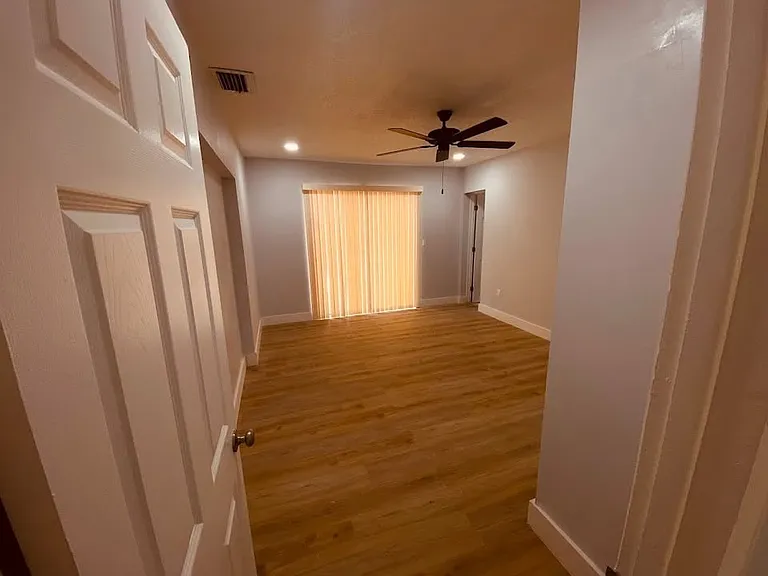131 W Atwater Ave — Photo 2