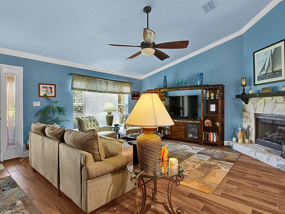 3rd image of 554 Lake August Dr