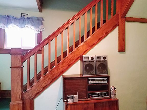 5th image of 610 Dewey St