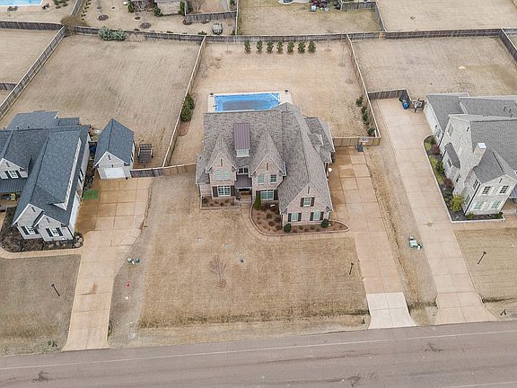 5th image of 4435 Parish Row