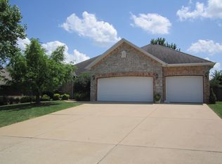 3870 W Vincent Dr, Springfield, MO 65810