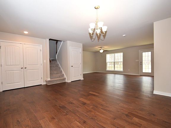 4th image of 400 Peregrine Pl