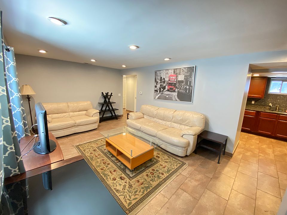 1st image of 832 S Claremont Ave