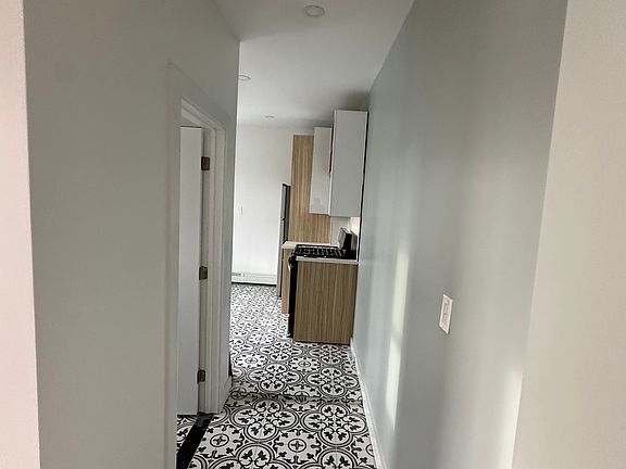 5th image of 239 Halladay St APT 3R