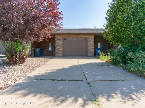 1153 Donna Ln, Dickinson, ND 58601