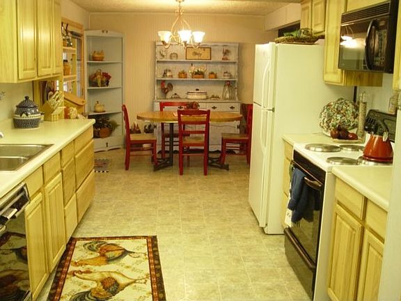 3rd image of 9604 NE 65th St