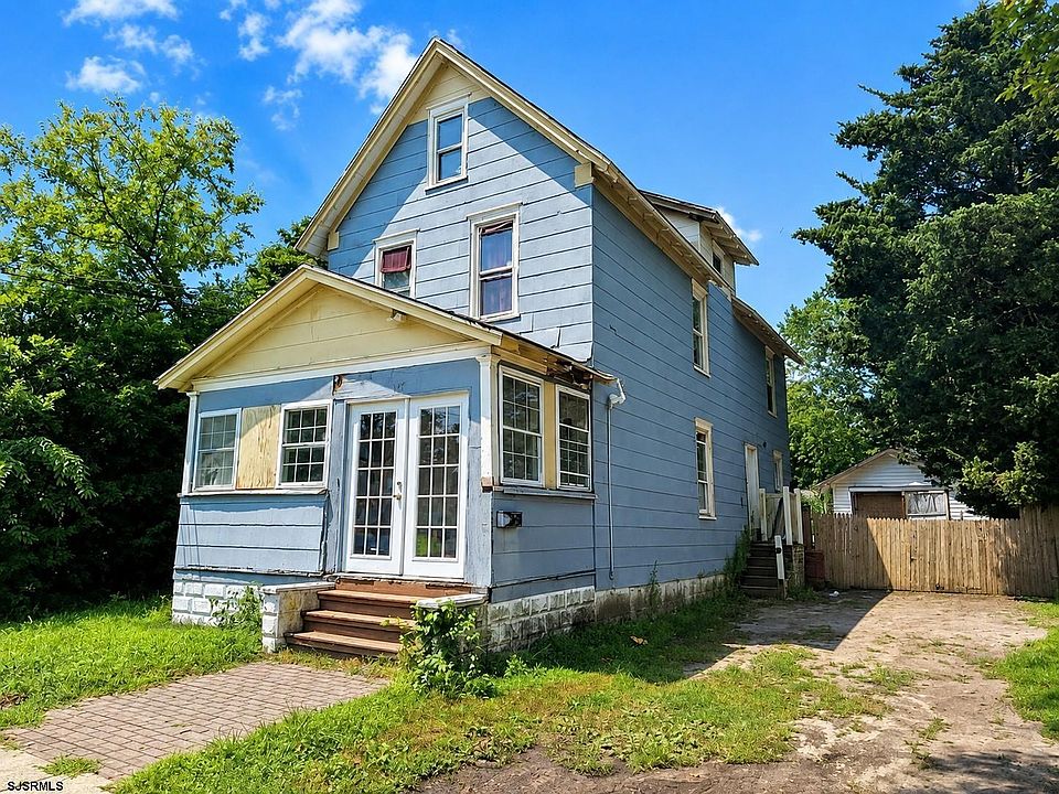 2nd image of 325 Chestnut St