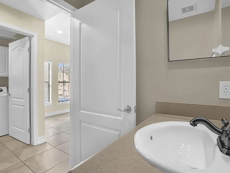 4636 Messina Dr — Photo 18