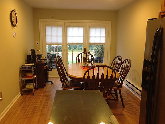 5th image of 25 Chippendale Dr